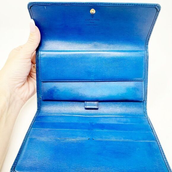 LOUIS VUITTON | Blue Epi Leather International Long Wallet - Picture 2 of 7